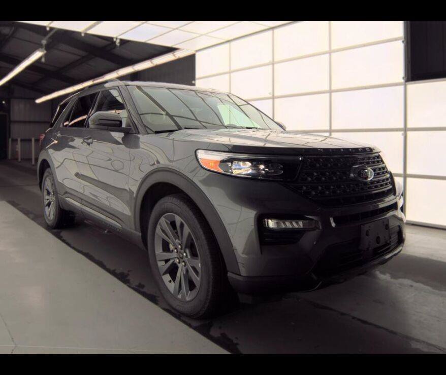 Used 2023 Ford Explorer XLT w/ Equipment Group 202A AWD/4WD image 1
