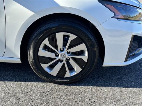 Certified 2025 Nissan Altima 2.5 S image 13