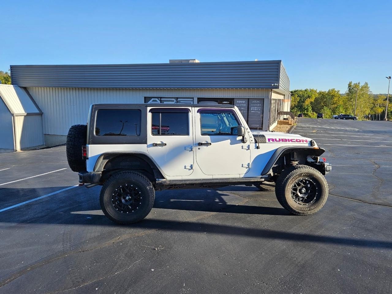 Used 2016 Jeep Wrangler Unlimited Rubicon AWD/4WD image 3