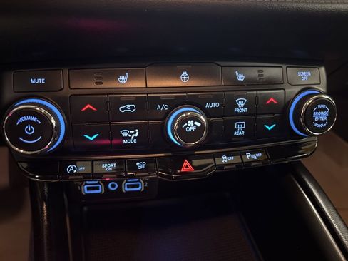 Used 2021 Dodge Durango SXT image 11