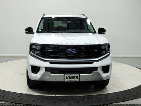 Used 2025 Ford Expedition Max Platinum AWD/4WD image 3