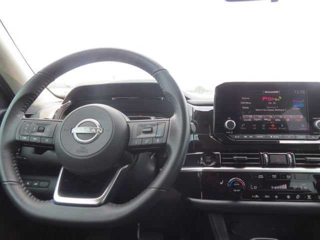 Used 2025 Nissan Pathfinder SV AWD/4WD image 17