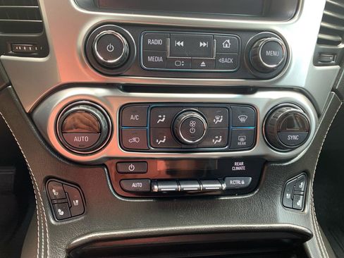 Used 2018 Chevrolet Suburban Premier AWD/4WD image 32