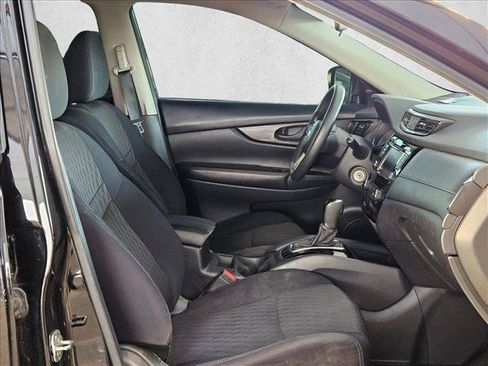 Used 2019 Nissan Rogue S FWD image 16