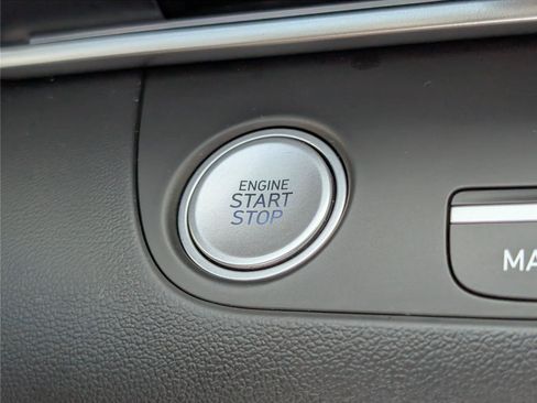 Used 2025 Hyundai Elantra Limited FWD image 24