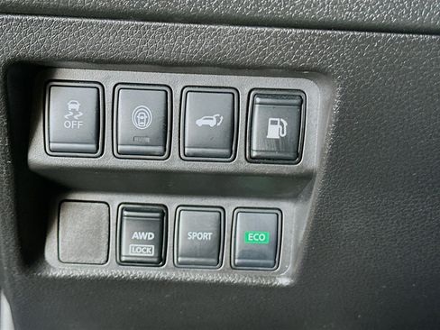 Used 2020 Nissan Rogue SV image 16