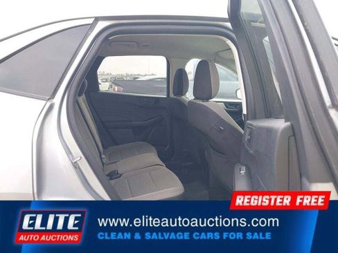 Used 2022 Ford Escape SE image 15