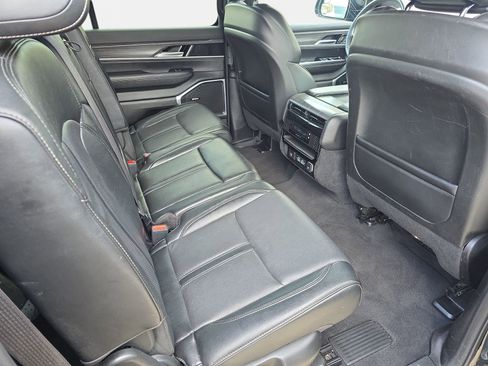 Used 2024 Jeep Wagoneer L Series II RWD image 11