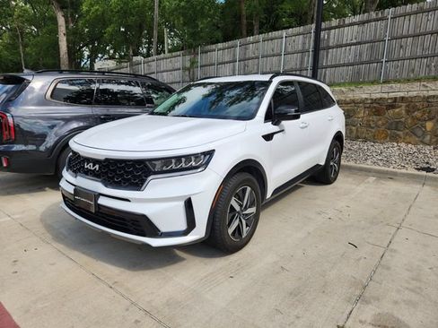 Certified 2022 Kia Sorento S FWD image 2