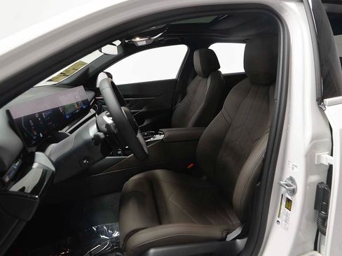 Used 2026 BMW 530i w/ Premium Package RWD image 8