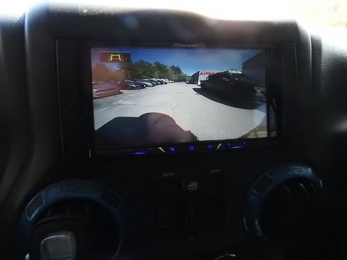 Used 2015 Jeep Wrangler Unlimited Sport AWD/4WD image 13