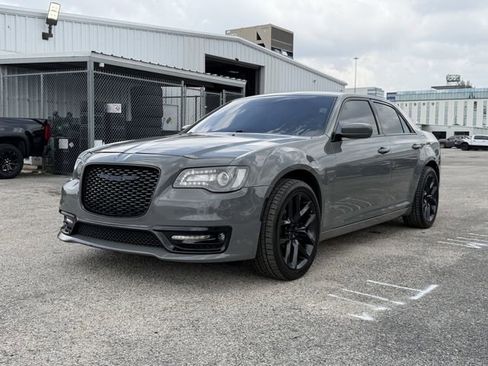 Used 2017 Chrysler 300 S AWD/4WD image 4