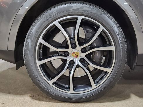 Used 2022 Porsche Cayenne image 20