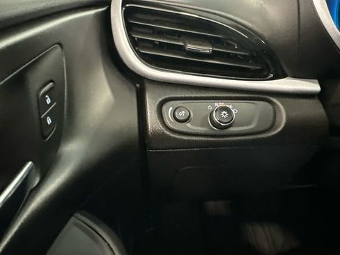 Used 2017 Chevrolet Volt LT w/ Comfort Package image 24