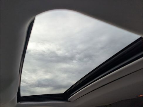 Used 2022 Toyota Highlander XLE image 14