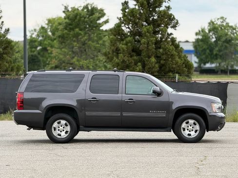 Used 2011 Chevrolet Suburban LT w/ Luxury Package AWD/4WD image 7