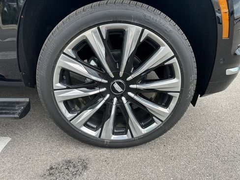 New 2026 Cadillac Escalade ESV Luxury AWD/4WD image 15