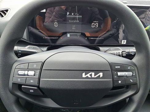New 2025 Kia K4 LXS image 16
