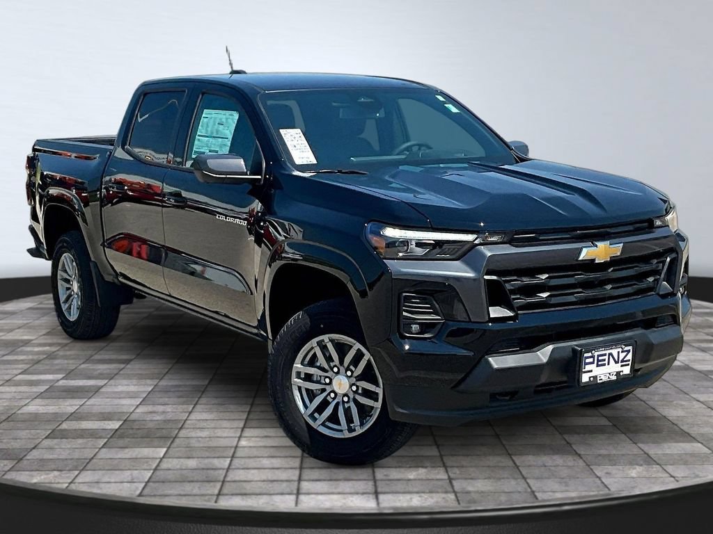 New 2026 Chevrolet Colorado LT w/ LT Convenience Package AWD/4WD image 2