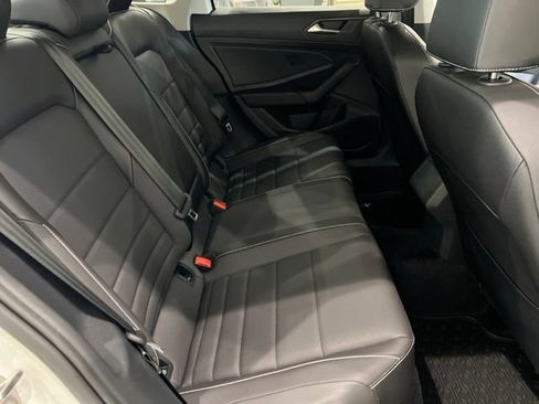 Used 2024 Volkswagen Jetta SE FWD image 17