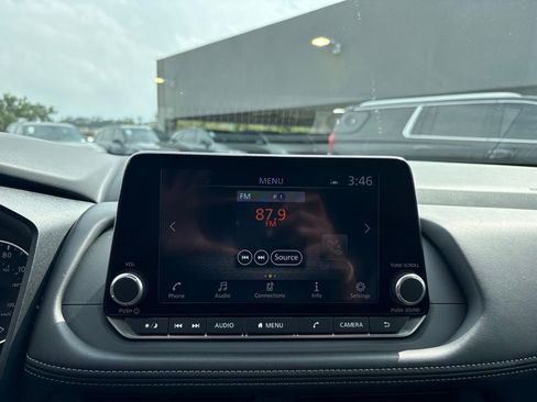 Used 2025 Nissan Rogue SV FWD image 19