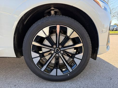 New 2026 Volvo XC60 B5 Plus w/ Protection Package Premier AWD/4WD image 7