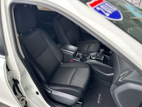 Used 2018 Nissan Rogue SV image 25