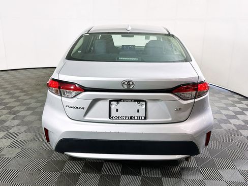 Used 2022 Toyota Corolla LE image 4
