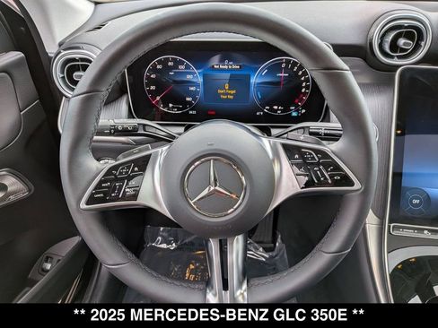 Used 2025 Mercedes-Benz GLC 350e 4MATIC image 19