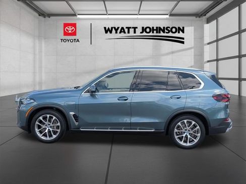 Used 2025 BMW X5 xDrive50e AWD/4WD image 2