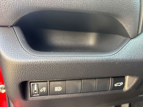 Used 2022 Toyota RAV4 SE AWD/4WD image 17