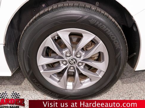 Used 2023 Toyota Sienna XLE FWD image 10