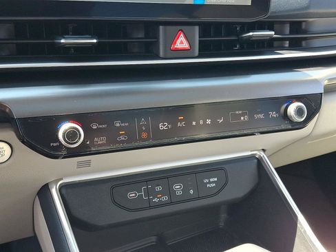 Used 2025 Kia Carnival SX Prestige FWD image 15