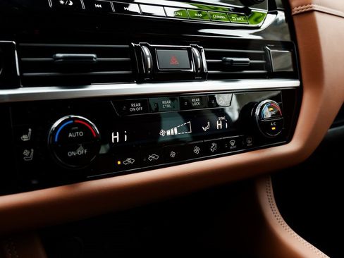 New 2025 Nissan Pathfinder Platinum image 17