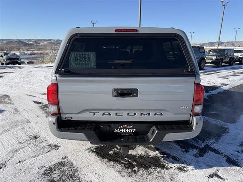 Used 2018 Toyota Tacoma TRD Sport image 6