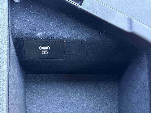 Used 2024 Genesis G70 2.5T w/ Sport Prestige Package image 31