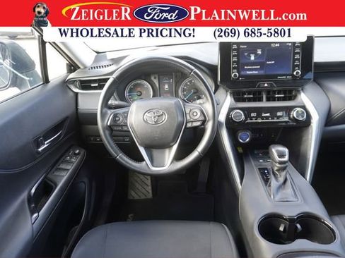 Used 2022 Toyota Venza LE image 13