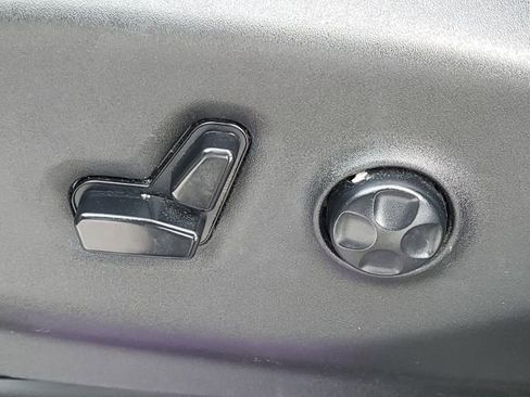 Used 2020 Chrysler Pacifica Touring-L image 7