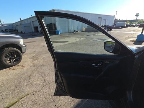 Used 2020 Nissan Rogue SV FWD image 7