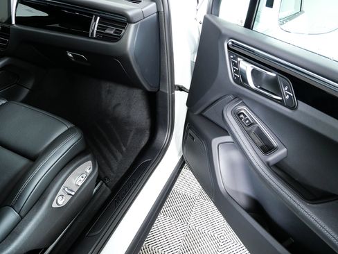 New 2026 Porsche Macan AWD/4WD image 27