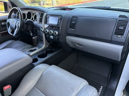 Used 2016 Toyota Sequoia Platinum AWD/4WD image 12