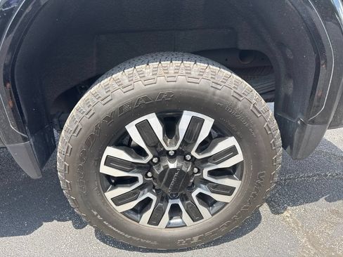 Used 2025 GMC Sierra 2500 Denali Ultimate AWD/4WD image 42