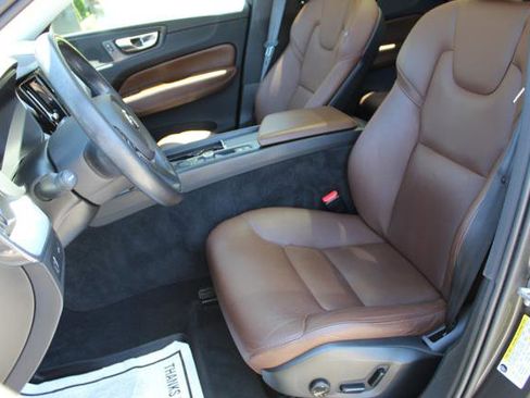 Used 2018 Volvo XC60 T5 Momentum w/ Vision Package AWD/4WD image 26
