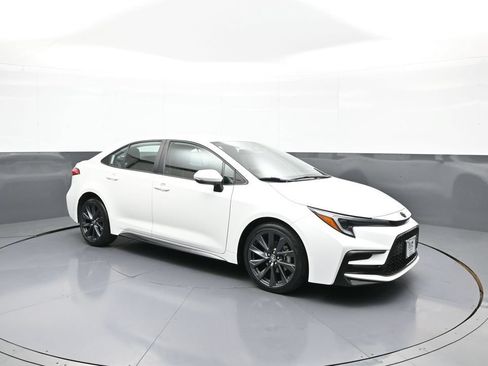 Certified 2023 Toyota Corolla SE w/ Carpet Mat Package (TMS) FWD image 4