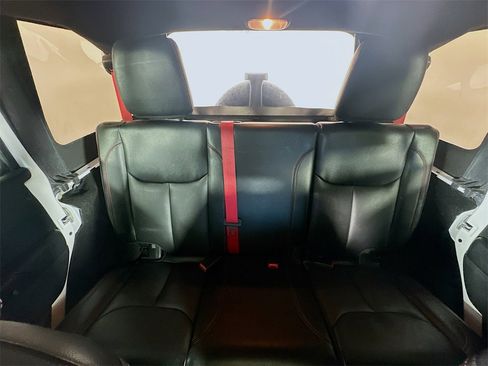 Used 2018 Jeep Wrangler Unlimited Rubicon image 13