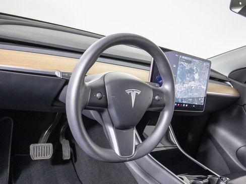 Used 2020 Tesla Model Y Long Range image 17