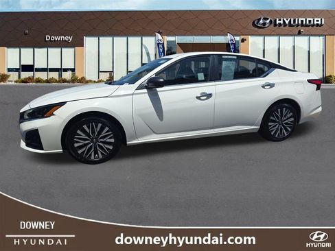 Used 2025 Nissan Altima 2.5 SV FWD image 1