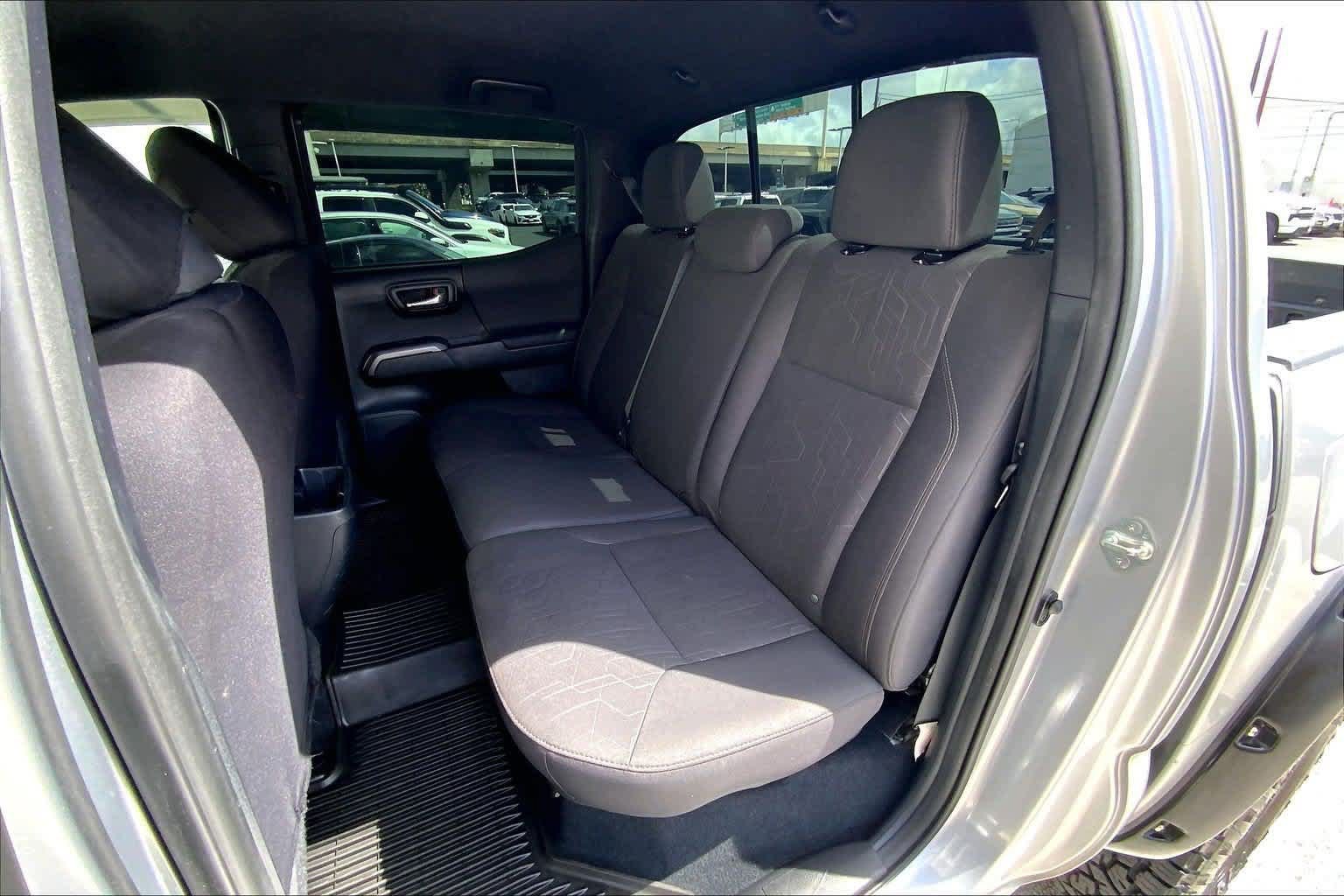 Used 2017 Toyota Tacoma 2WD Double Cab image 29