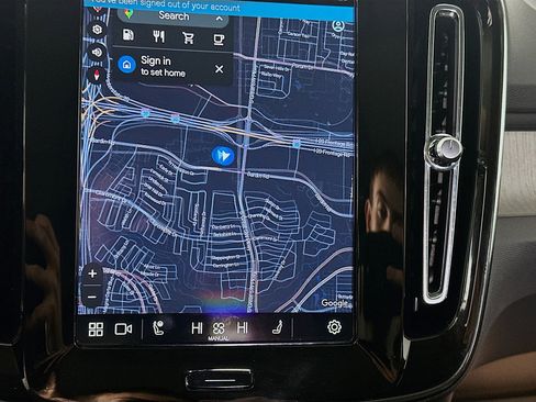 Used 2025 Volvo XC40 B5 Core image 22