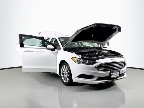 Used 2017 Ford Fusion SE image 18